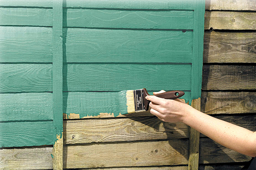 Чем покрасить деревянный дом снаружи - какую краску лучше выбрать